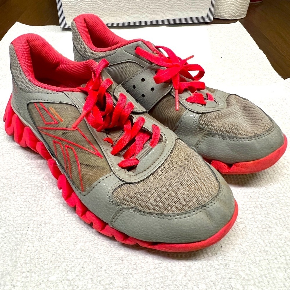 Womens sz US 8 REEBOK Zigtech Shark 3D Fuse Frame Running Shoes